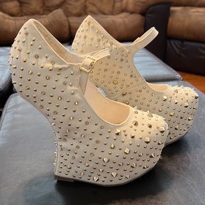 Spiked White Heel-less Heels